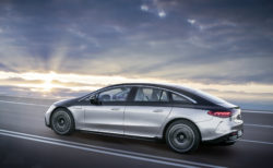 Mercedes-EQ, EQS 580 4MATIC, Exterieur, Farbe: hightechsilber/obsidianschwarz, AMG-Line, Edition 1;( Stromverbrauch kombiniert: 20,0-16,9 kWh/100 km; CO2-Emissionen kombiniert: 0 g/km);Stromverbrauch kombiniert: 20,0-16,9 kWh/100 km; CO2-Emissionen kombiniert: 0 g/km* Mercedes-EQ, EQS 580 4MATIC, Exterior, colour: high-tech silver/obsidian black, AMG-Line, Edition 1; (combined electrical consumption: 20.0-16.9 kWh/100 km; combined CO2 emissions: 0 g/km);Combined electrical consumption: 20.0-16.9 kWh/100 km; combined CO2 emissions: 0 g/km